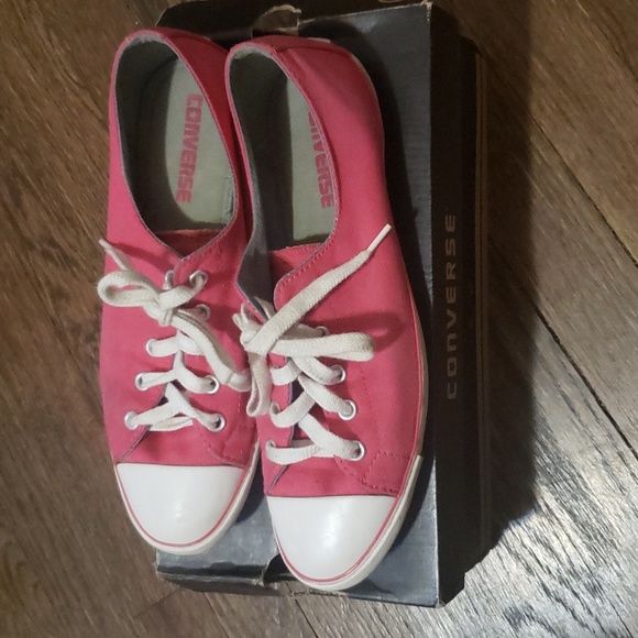 Converse pink and white size 8 sneaker. - Picture 2 of 4
